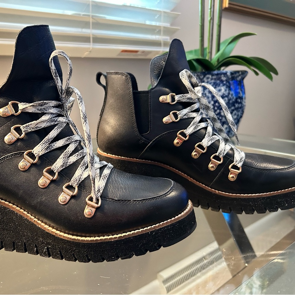 Cole Haan waterproof, leather, wedge-sole winter boots. EUC. Size 9.